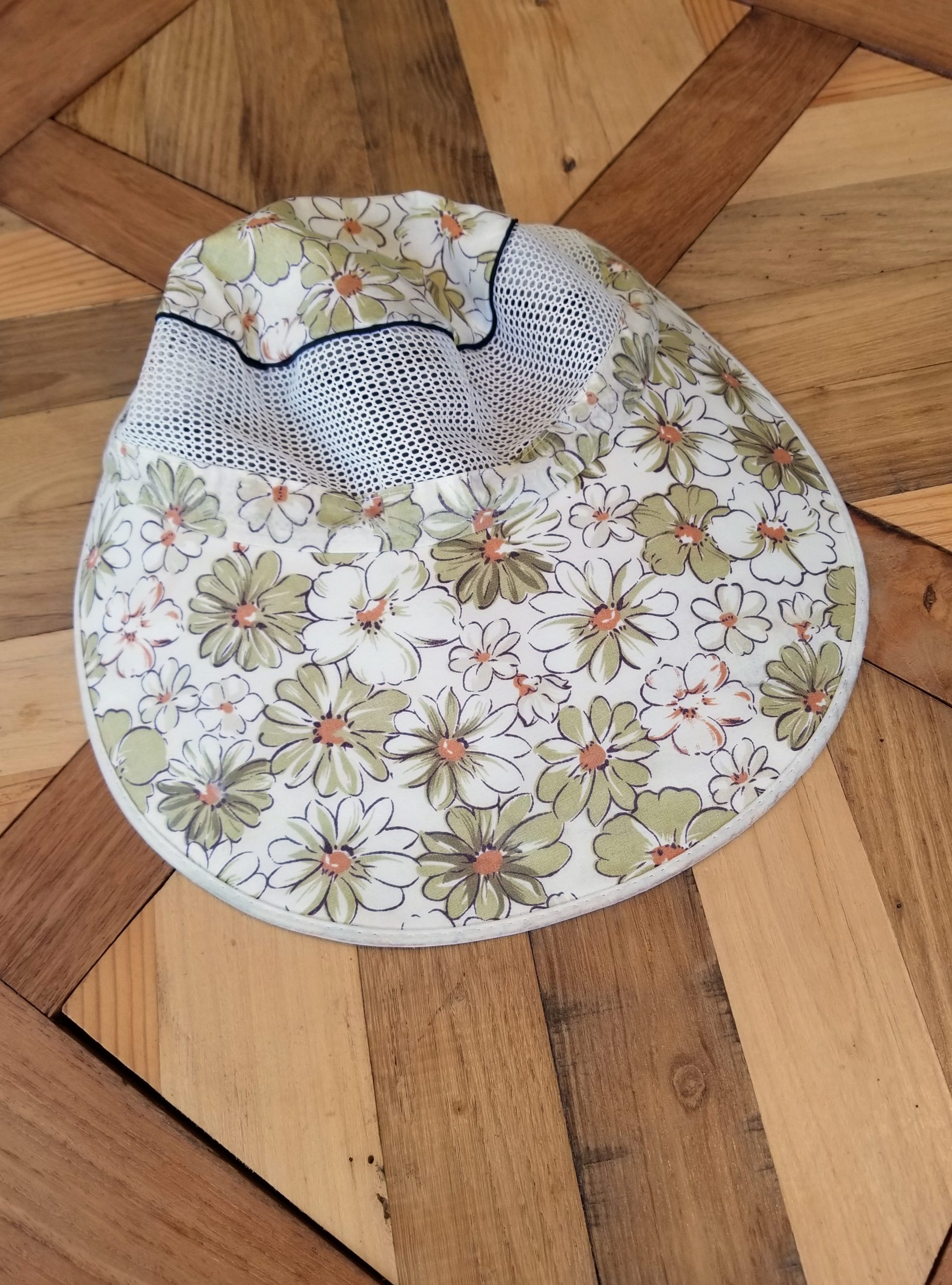 Chapeau à large visière
